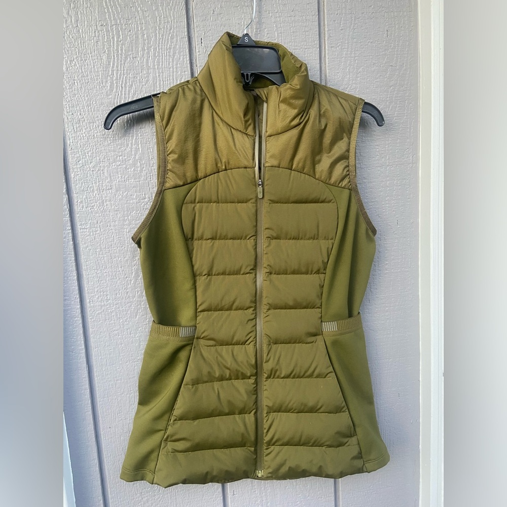 Women’s Lululemon Olive Green Puffy Down for it All Vest - size 6